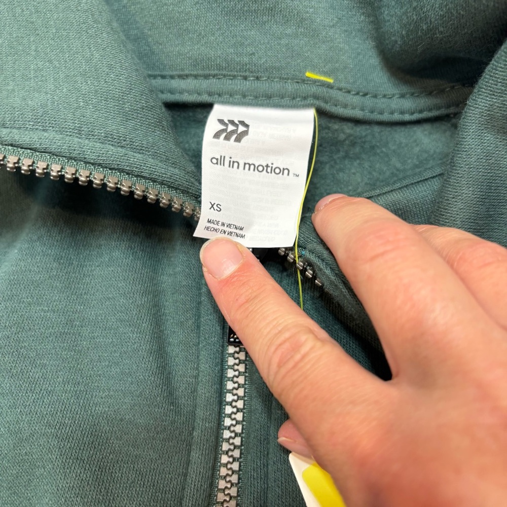 Green Quarter-Zip Cropped Pullover - Picture 4 of 9